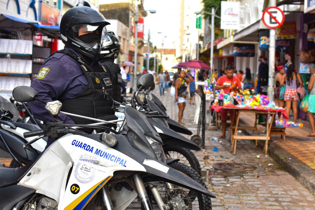 A Operação Festas Seguras da Guarda Municipal, na rua Santo Antônio, no comércio de Belém, reforçando a segurança pública nesse período de compras de final de ano.