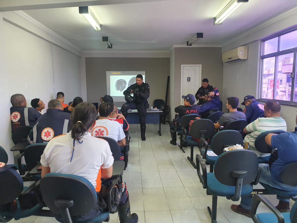 Os servidores receberão aulas teóricas realizadas no auditório da GMB e as práticas no estacionamento do Departamento de Trânsito do estado Pará- DETRAN- Mangueirão, ministradas por instrutores guardas municipais, totalizando 80h/aulas,