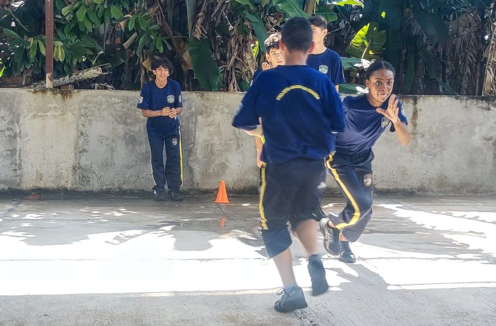 Só crianças e adolescentes matriculados em escolas publicas podem participar das atividades.