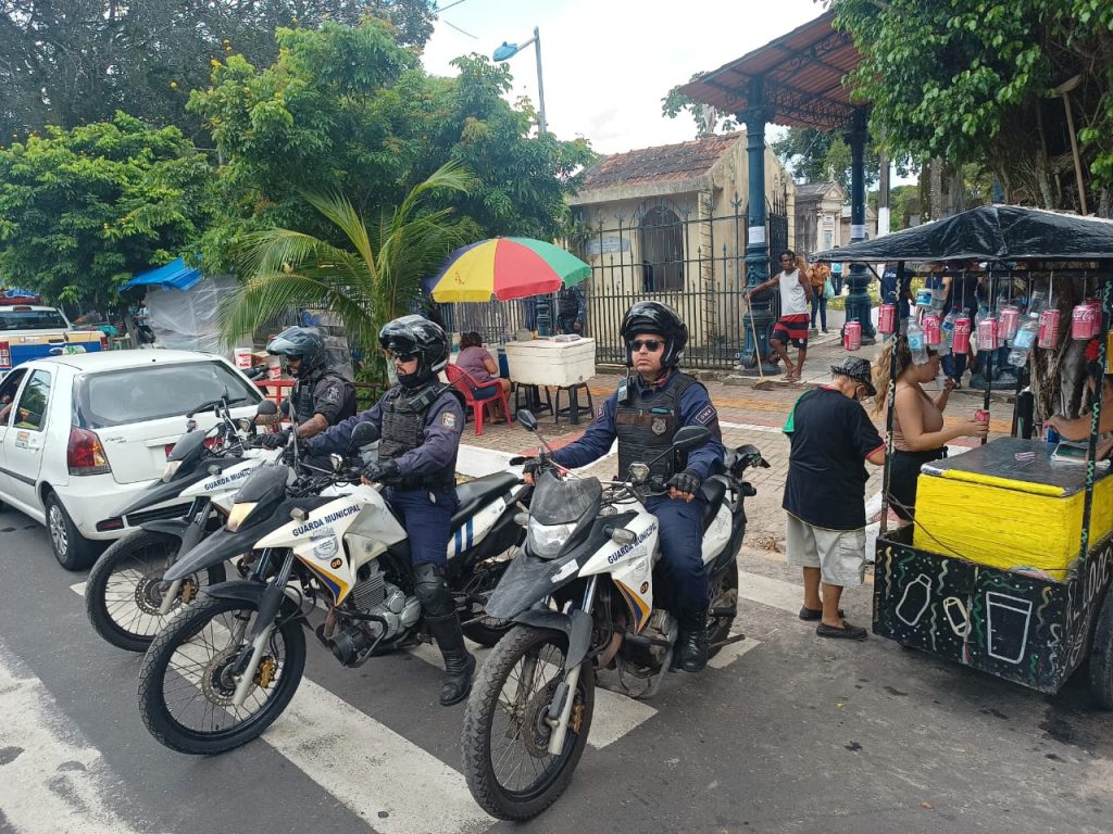 A Guarda Municipal de Belém (GMB) montou um operação de segurança nos cemitérios públicos de Belém e distritos. Mais de 160 agentes por dia, 16 viaturas e 18 motocicletas.