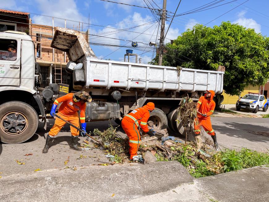 A operação desta quarta-feira, 20, também contou com a equipe da Secretaria Municipal de Saneamento (Sesan).