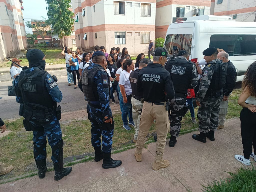 Guarda Municipal participa de ação integrada para levantamento socioeconômico com famílias ocupantes de residenciais em Belém...