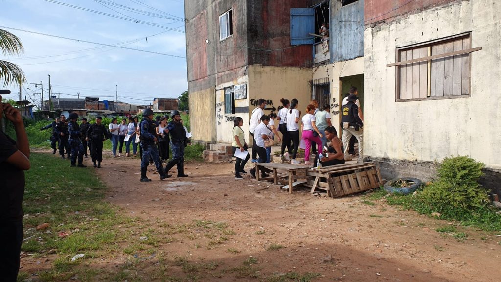 Guarda Municipal participa de ação integrada para levantamento socioeconômico com famílias ocupantes de residenciais em Belém..
