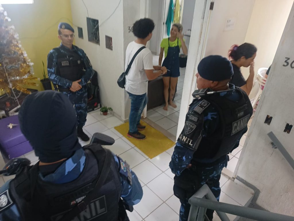 Guarda Municipal participa de ação integrada para levantamento socioeconômico com famílias ocupantes de residenciais em Belém.