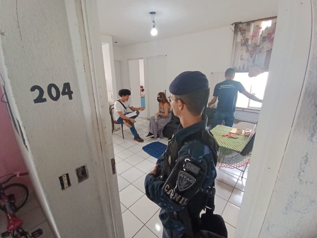 Guarda Municipal participa de ação integrada para levantamento socioeconômico com famílias ocupantes de residenciais em Belém